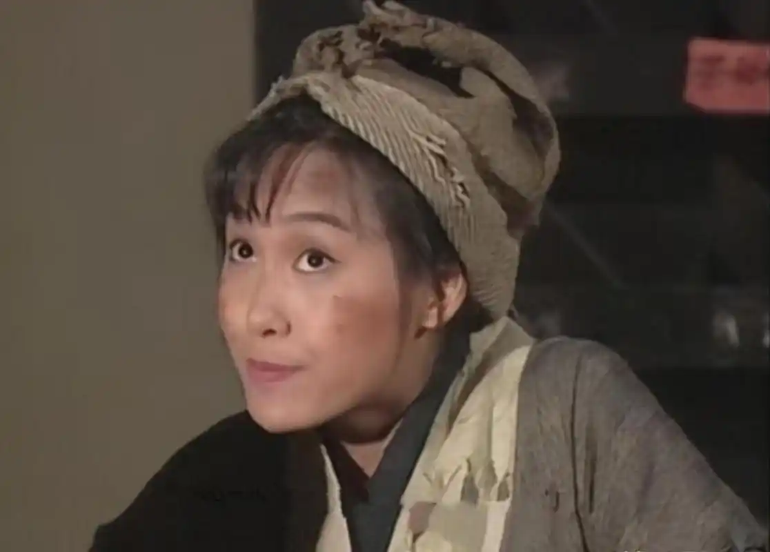 五个黄蓉出场时的乞丐装扮谁像小叫花谁又最娇美