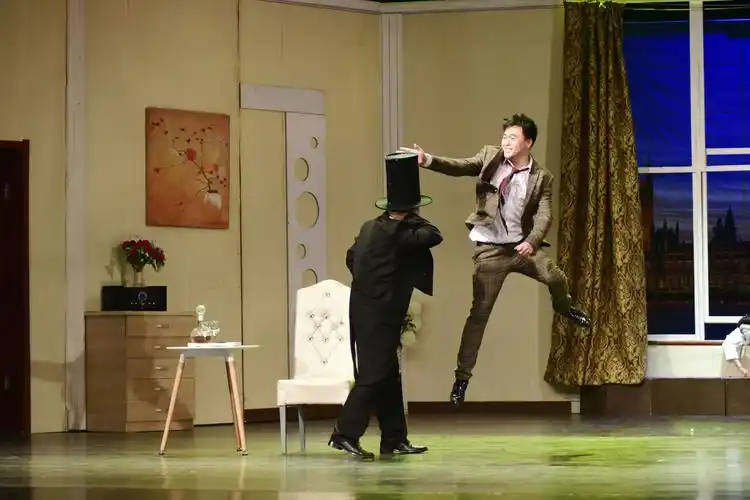 搞笑话剧《非请莫入》