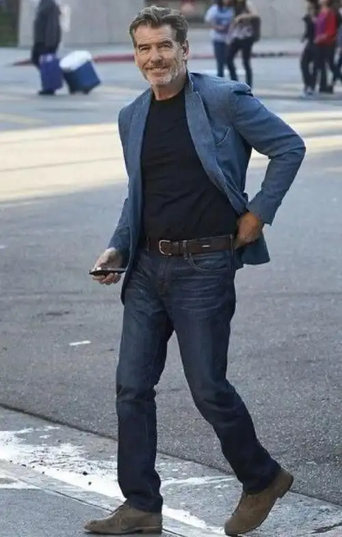 就好比男士最爱的西装一样,如果是在日常生活当中,搭配西装裤的话就会