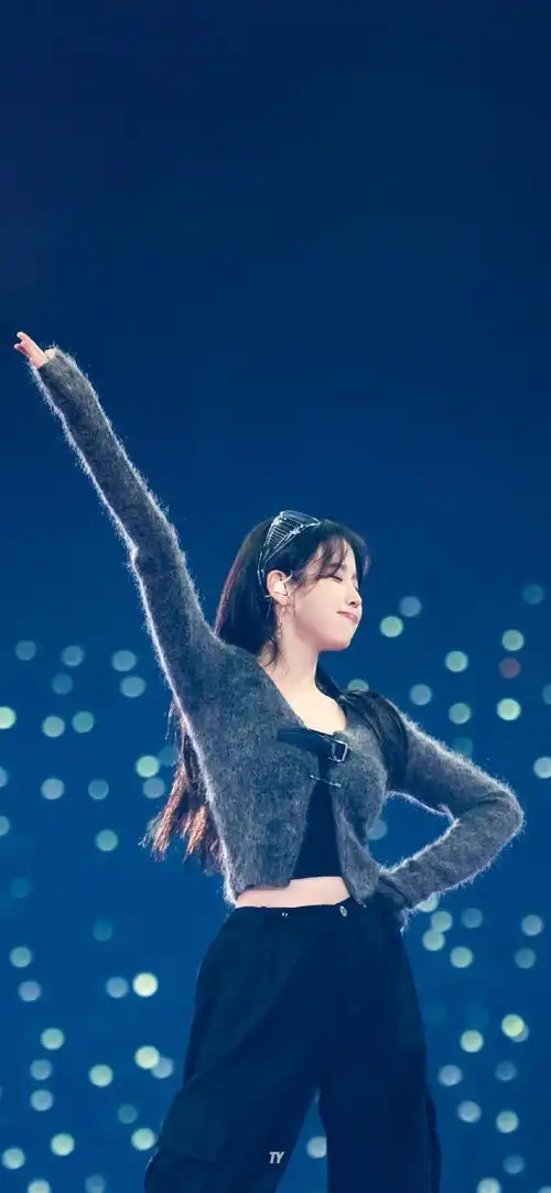 iu李知恩人美心善