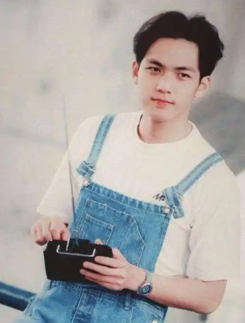 整整隐瞒了15年,钟汉良的老婆终于被曝光,长的那么美难怪不公开_妻子