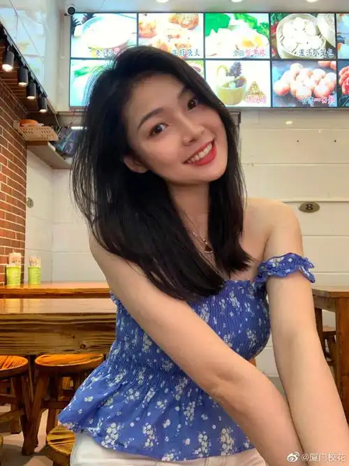 校花女神#@是挪挪不是娜娜95年,毕业于北京大学光华管理学院,很有