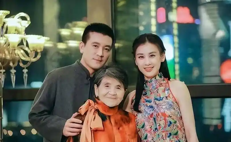 原创一年两亿零花对婆婆俯首帖耳黄圣依的卑微比陶虹高明多了