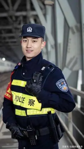 宝藏颜值周晨宇