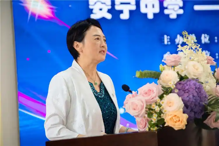 安宁市人民政府副市长,教育党工委书记王梅致辞