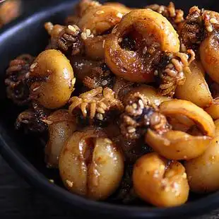 秘制麻辣墨鱼仔香辣鱿鱼仔现烧现发真空包装海鲜熟食即食包邮