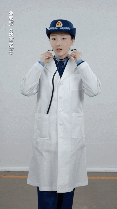 周冬雨新片饰演军医##周冬雨长空之王军装造型