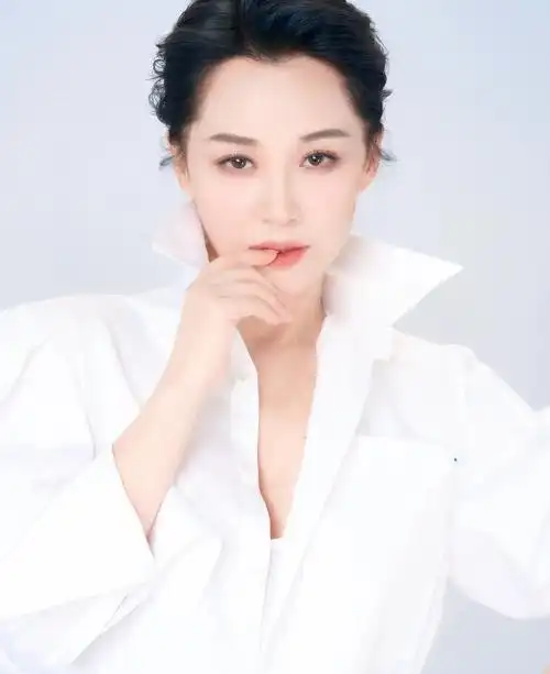 许晴54岁独身背后的真相:一段因悲剧终止的爱情_刘波_感情_生活