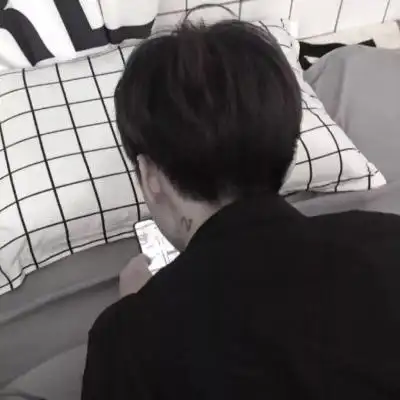 男生头像暖男帅气阳光背影回头别人就把你当枪使