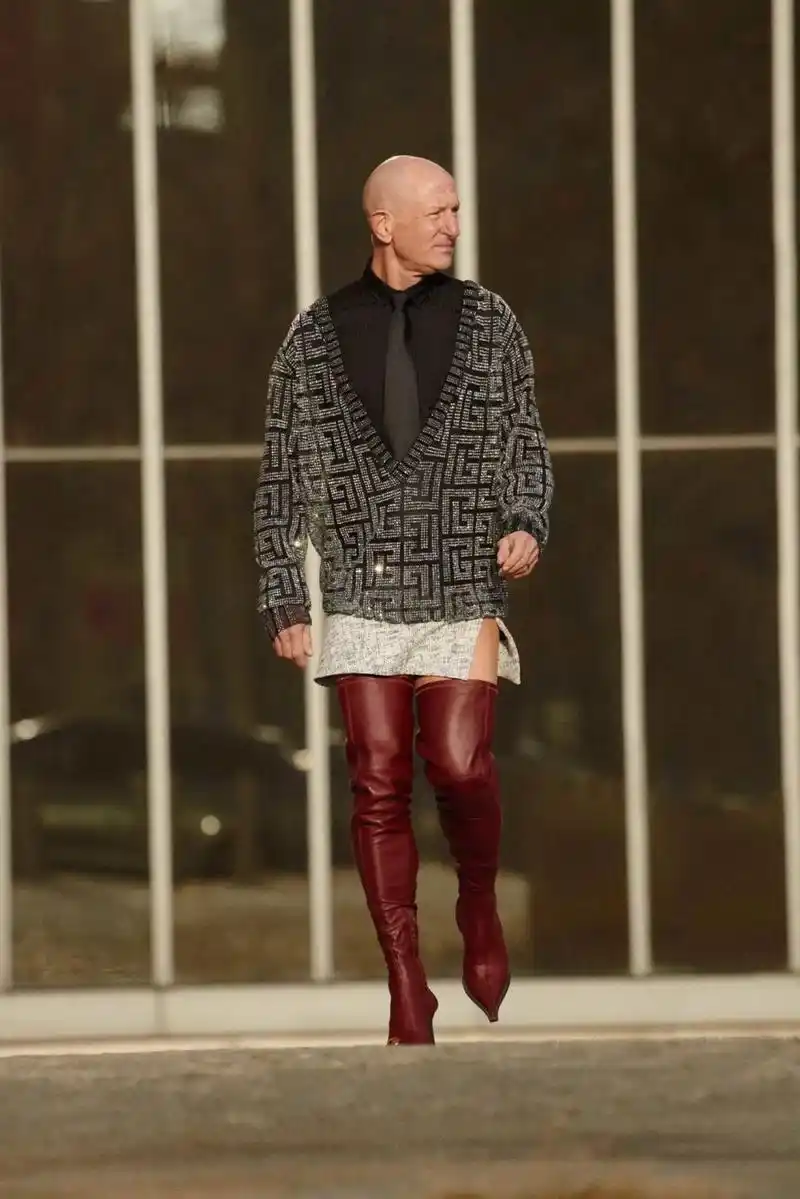 男生穿裙子火出圈遭1000万人围观网友比女的都妖娆