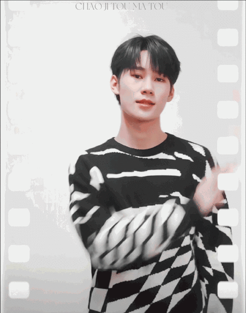 张真源比心##时代少年团有你比心手势舞