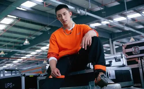 分享一组黄景瑜图片给大家,图中的明星图片壁纸会点缀你的电脑桌面