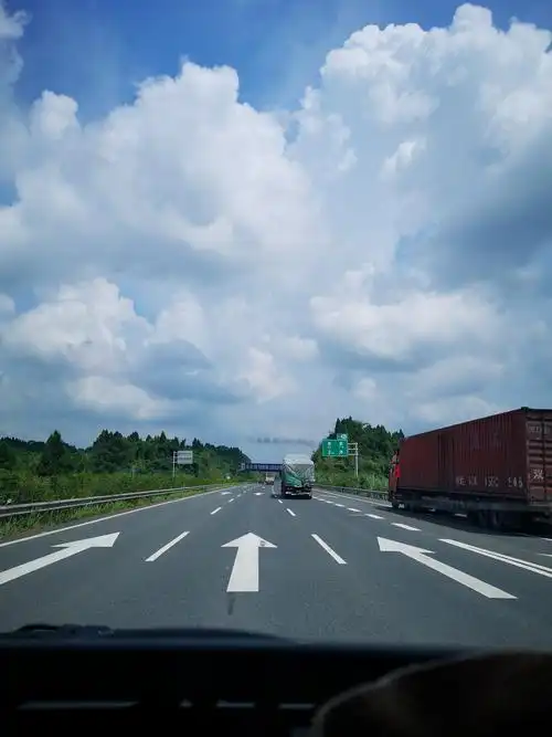 开车,看美景,侃大天!生活真悠闲!