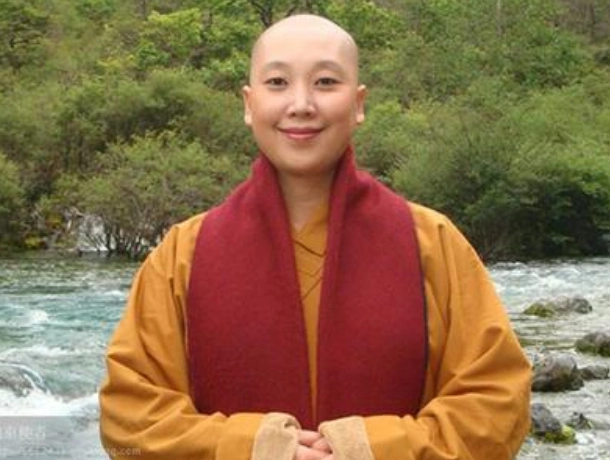中国"最美"女尼姑,曾红极一时还是女演员,出家前照片惊艳众人