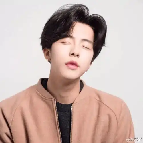 国字脸的男生适合什么发型男生怎么利用发型来避免眉毛少