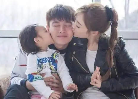 李小璐晒孕检单贾乃亮喜迎双胞胎贾乃亮还好我没放弃