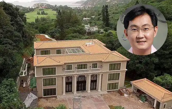 马云15亿豪宅疑拖欠工程费费用高达三千万现场出现大量横幅