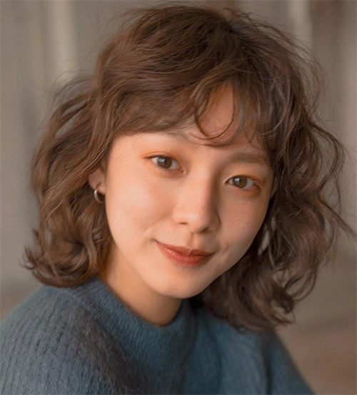 睡不醒空气感烫发 慵懒短烫发正流行_女生烫发 - 美发站