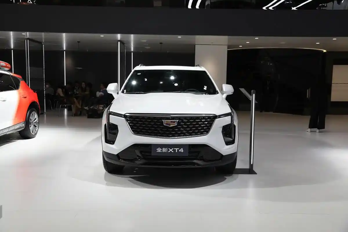 谈及性价比,虽然凯迪拉克xt4在外观设计上颇具吸引力——其前脸继承