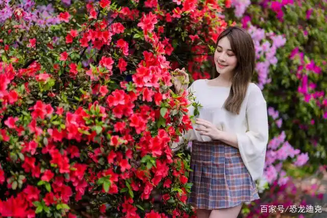 摄影:台湾模特的少女写真,和花在一起特别的唯美清新