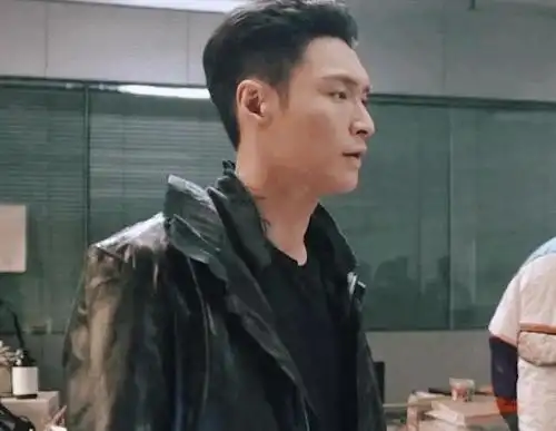 张艺兴新剧杀青发预告身穿皮衣超飒气但警服造型更为迷人