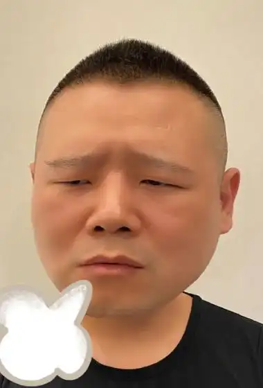 岳云鹏cos微信新表情搞笑图片,分享一组岳云鹏图片给大家,图中的明星