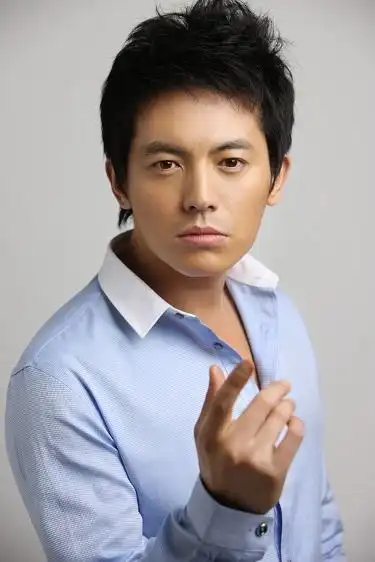 《谁是爸爸》正在武汉赶拍最后的戏份,该剧男一号陈浙由青年演员崔鹏