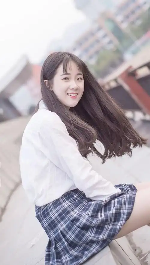 虽然我冷眼旁观着他频繁地换女友但我却在暗地里谋划让他爱上我