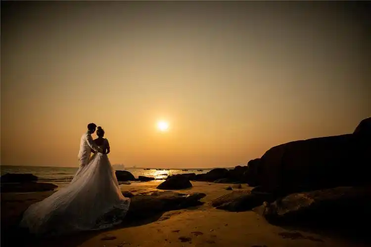 海边夜景婚纱照怎么拍出这样的温馨画面呢?