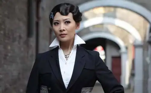 "狄如燕"一角一开始并非是由曲栅栅出演的,"狄如燕"一角首次亮相是在