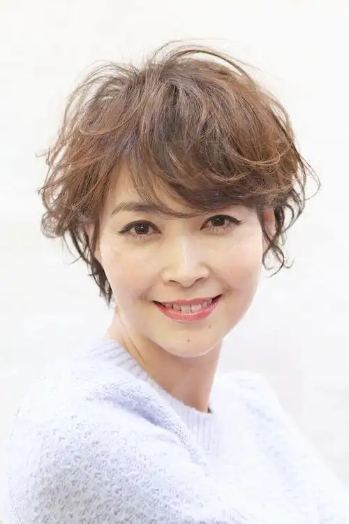 女士短发不论怎么剪,最百变时尚还是纹理烫,蓬松自然不夸张|发型|烫发