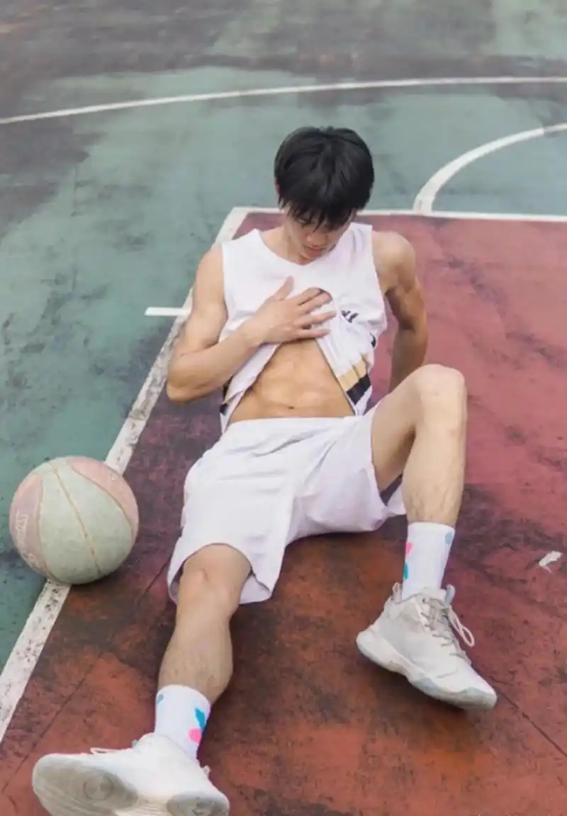 白04球服篮球体育生,有腹肌的男孩纸真是帅啊!#体育生