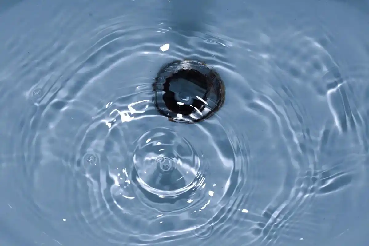 人的情绪就跟这水波纹一样