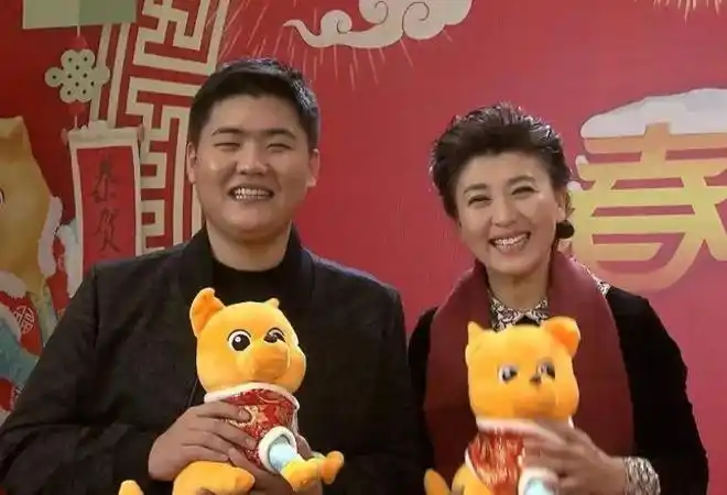 二人转名旦评为国家一级演员演农村戏走红嫁大十岁丈夫当后妈