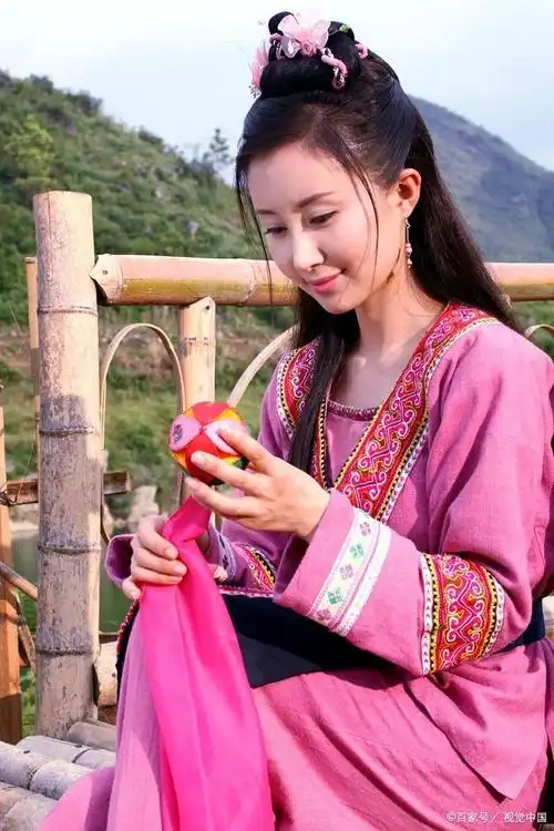 我印象中最深的是舒畅演的《宝莲灯》和《孝庄秘史》还有《金粉世家》