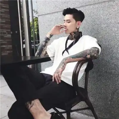 个性男生抽烟头像欧美