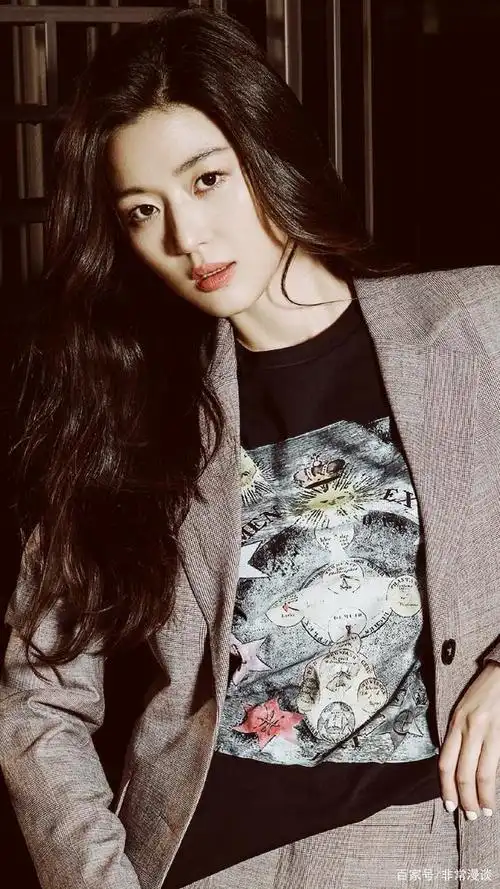 韩国女星全智贤靓丽写真