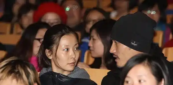 柯蓝:没成婚但有固定伴侣,黄志忠陪了我10年,单身压根不是问题