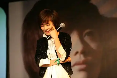 图文许飞新浪歌会许飞露可爱表情