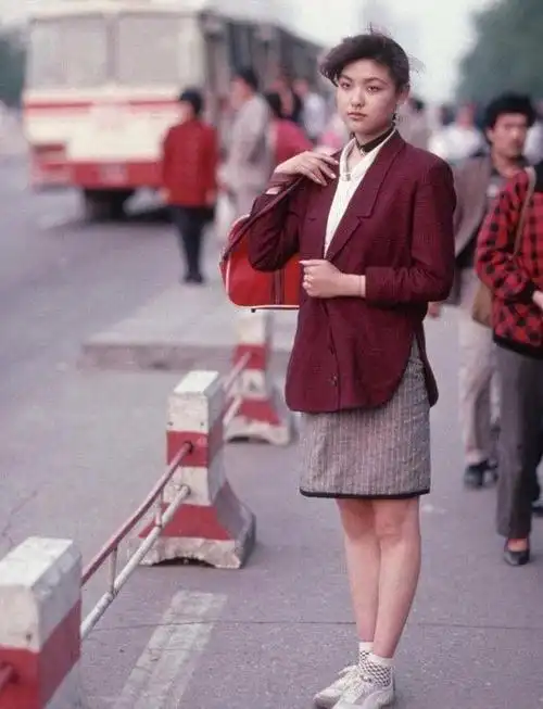 回不去的80年代,想不到那时的女孩如此时髦|时尚|短裙|花裙子_网易