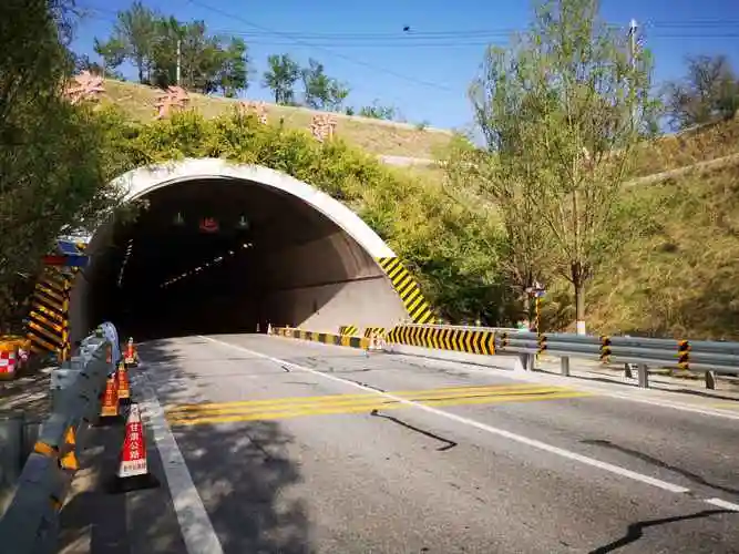 听过白洞效应吗高速过隧道不留神就可能挂彩