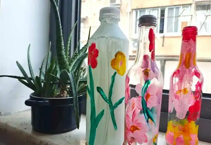 废旧玻璃瓶变身美丽花瓶杨浦这场睦邻市集有温度更有活力