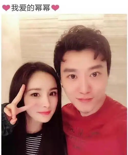 杨幂与邢博俊关系多好合影晒照是最基本的关键是称呼甜到发腻