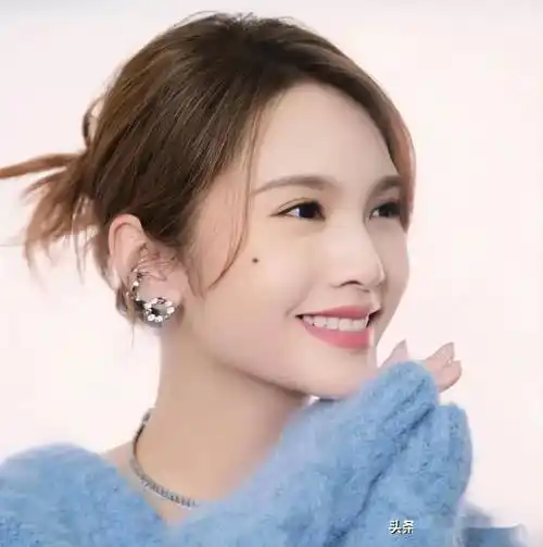 一颗脸颊痣会更适合你去优化整体风格的协调性,就像杨丞琳这种长相