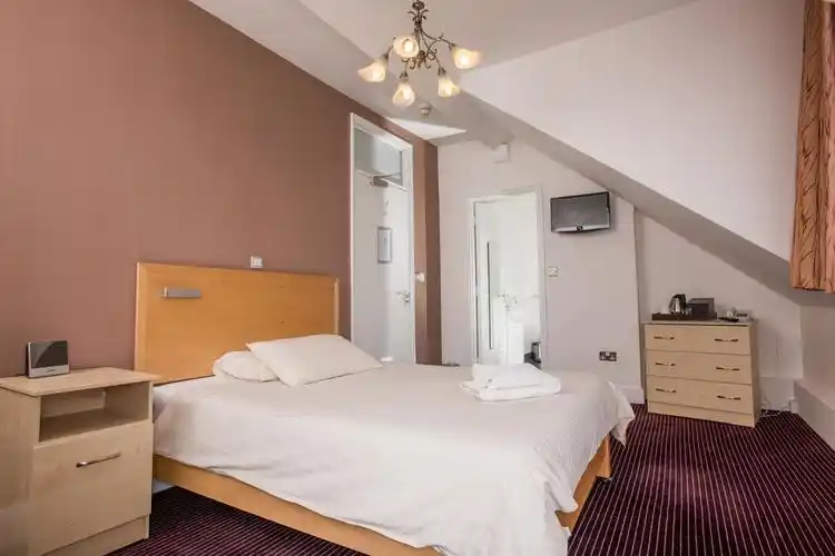 牛津郡 → 431家住宿  牛津的酒店 → 146家住宿  牛津大学瑞雷楼