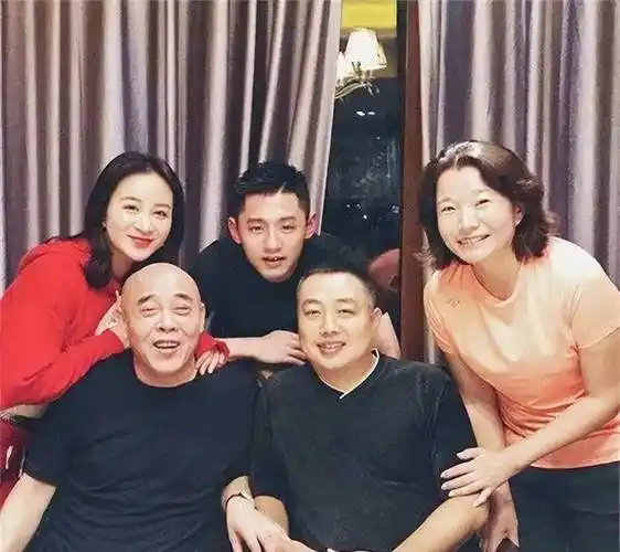 刘国梁妻子王瑾为爱退出国家队身价上亿婆婆把她当女儿疼