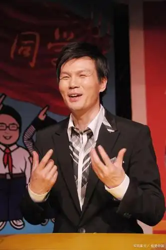 安徽卫视名嘴李彬抖音现身,眼睛浮肿略显苍老,精神状态不错