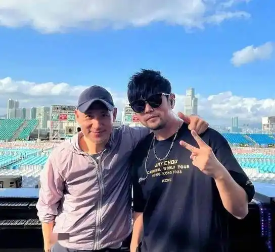 甚至还有人说"四大天王"确实是顶流,但还有个"王中王",那便是周杰伦