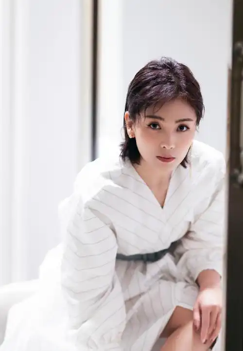 刘涛剪摩卡波波头小方脸变瓜子脸,美呆了,为何你剪短发秒变大妈