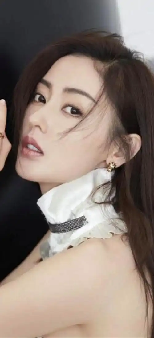 《雪中悍刀行》胭脂榜第一美人,南宫仆射扮演者张天爱性感美图